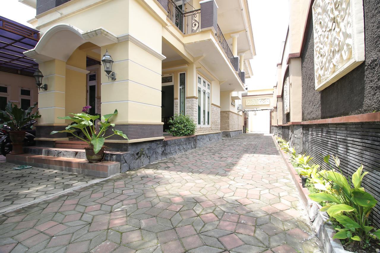 Reddoorz Plus Near Stie Ykpn Maguwo Exterior photo