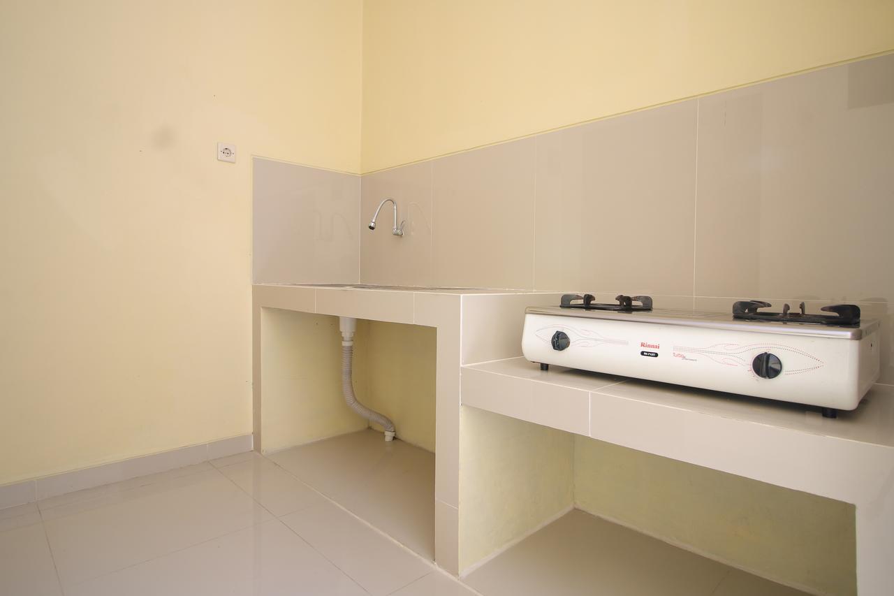 Reddoorz Plus Near Stie Ykpn Maguwo Exterior photo