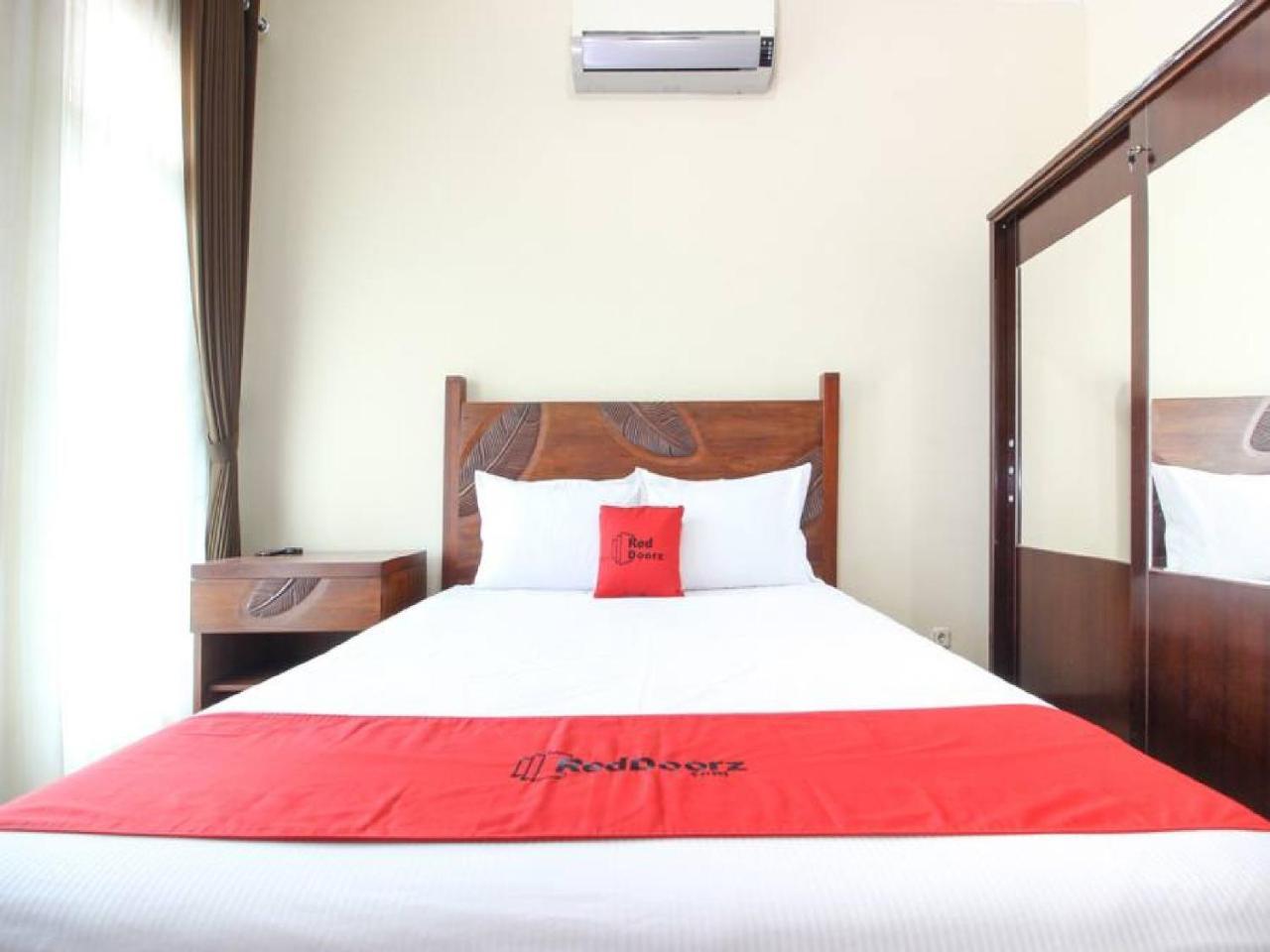 Reddoorz Plus Near Stie Ykpn Maguwo Exterior photo